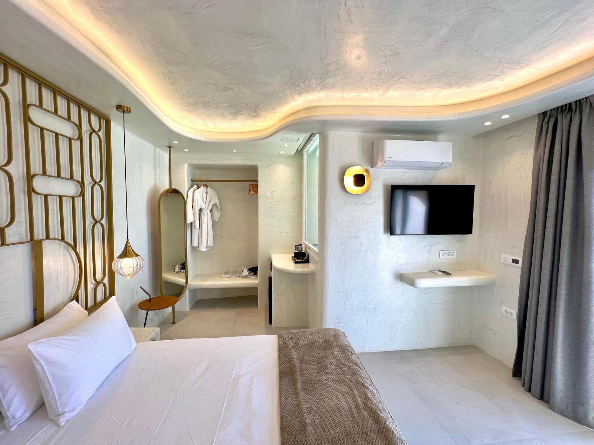 Athina Luxury Suites Fira  Room photo